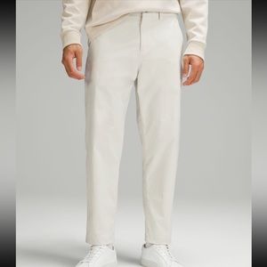 NWT Relaxed-Tapered Smooth Twill trouser cropped 27’ inseam